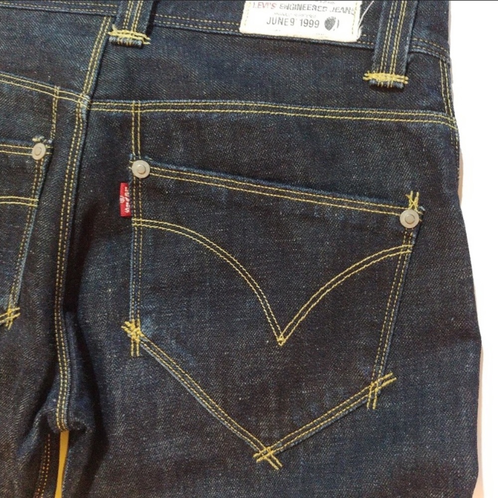 Vintage Levi's Engineered Twisted Seam Jeans 27x32